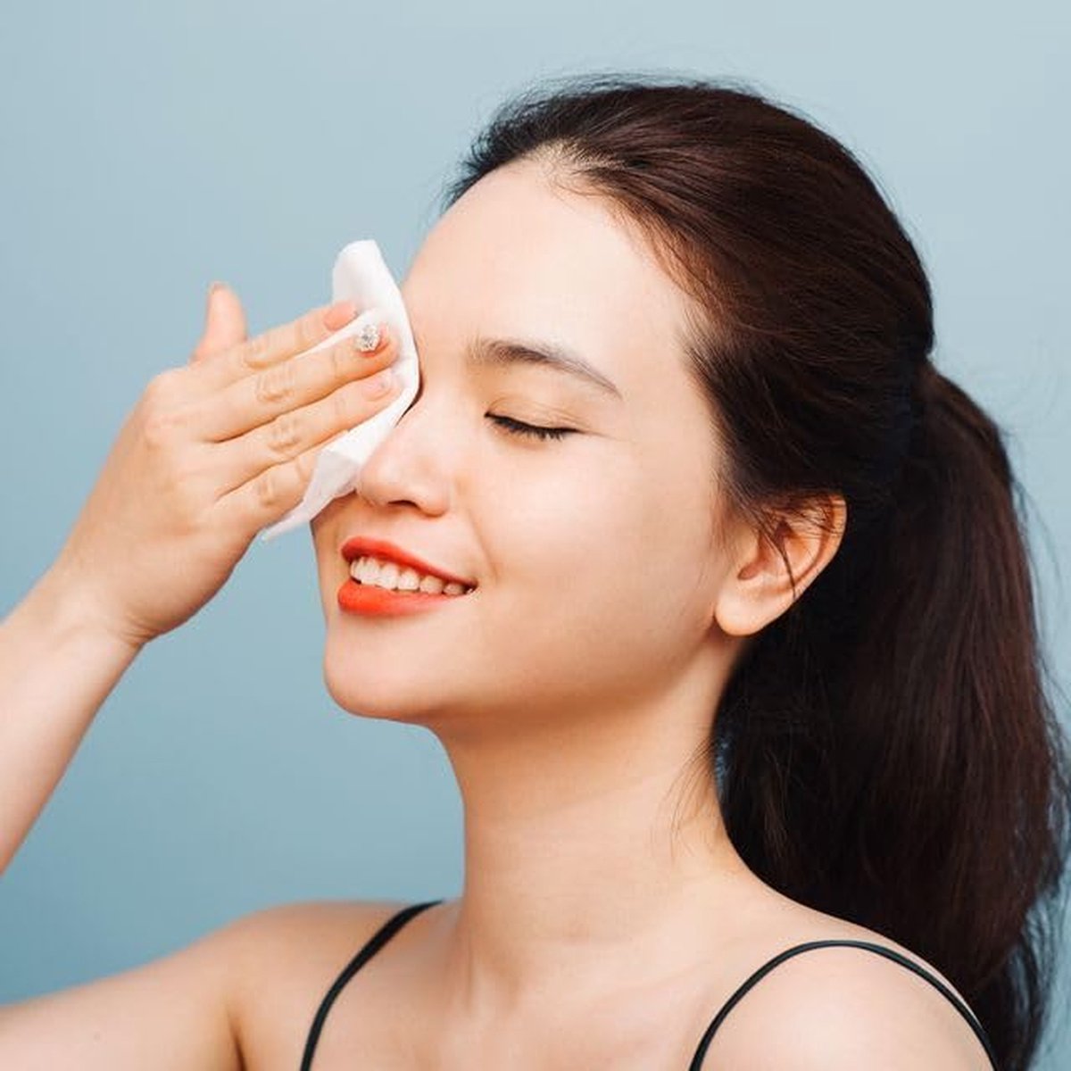 Lingettes humides nettoyantes Maquillage ZIPY - Lingettes visage - Formule acide hyaluronique - 55 pièces (19 x 16 cm)