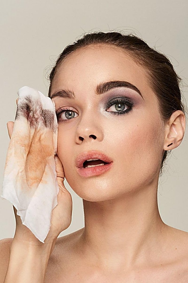 Lingettes humides nettoyantes Maquillage ZIPY - Lingettes visage - Formule acide hyaluronique - 55 pièces (19 x 16 cm)